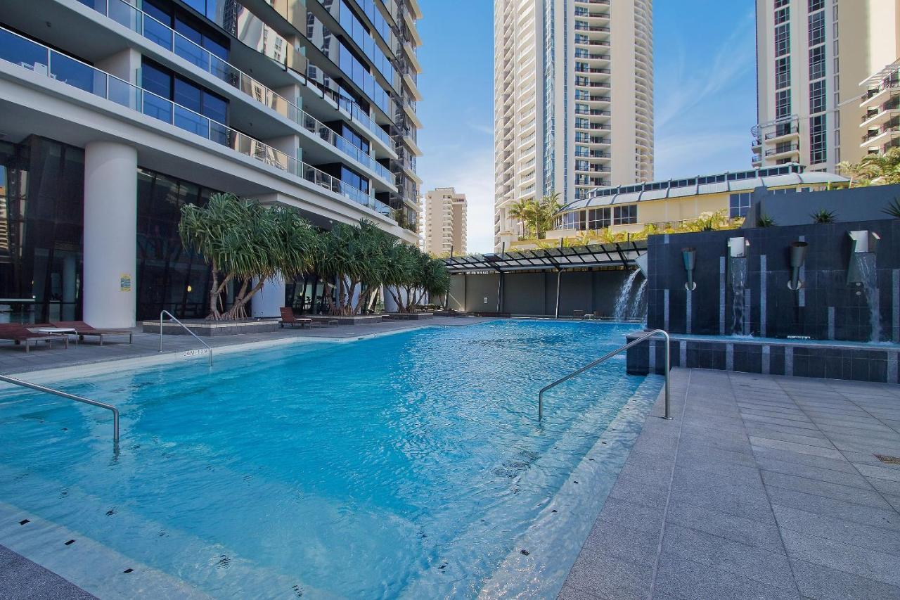 Circle On Cavill - Qstay Gold Coast Exterior photo